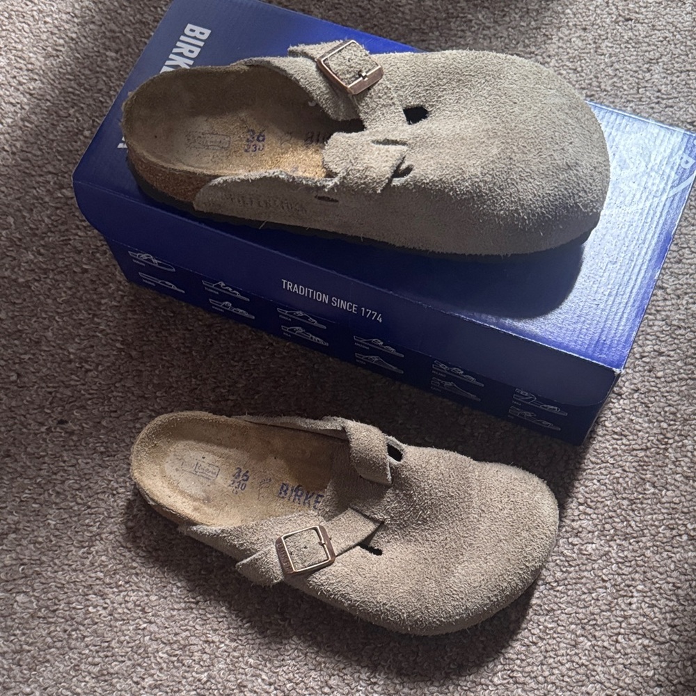 Birkenstock Suede Slippers - Beige